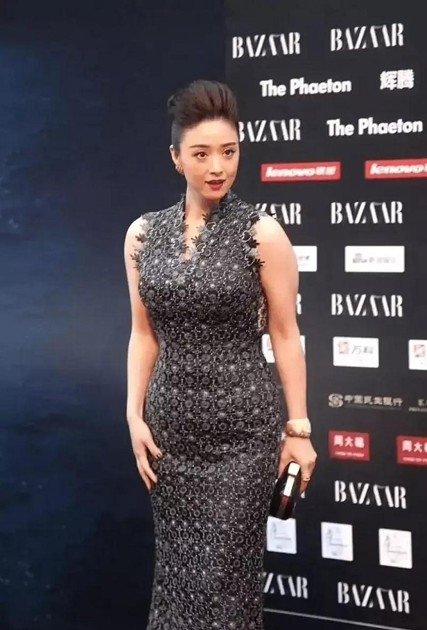 包含霸气侧漏表现惊艳，领跑全场令人赞叹的词条