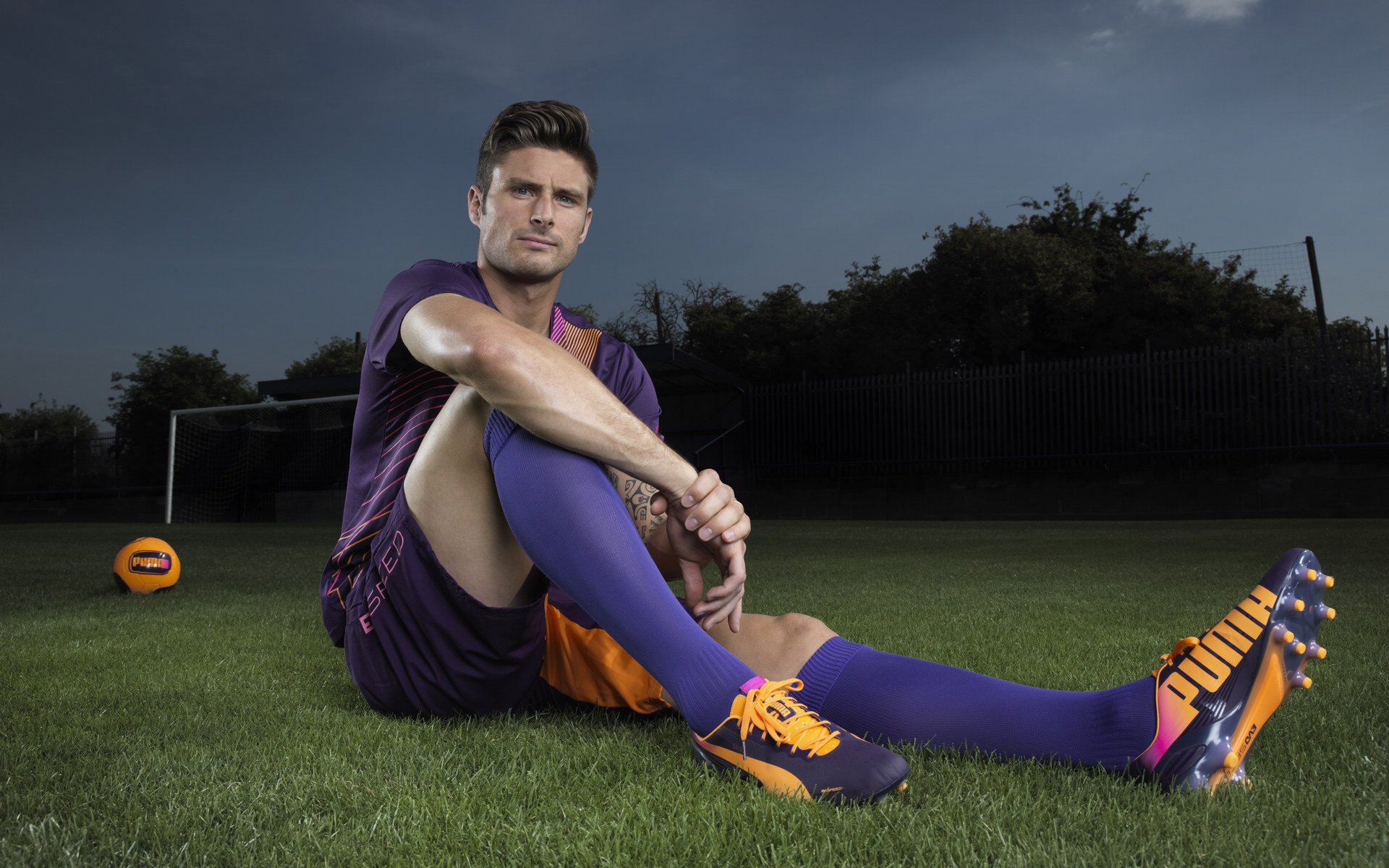 RNG不断突破！莱万多夫斯基连续十场比赛得分，比赛高潮迭起